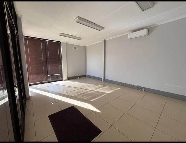 519M² WAREHOUSE TO LET IN STIKLAND INDUSTRIAL